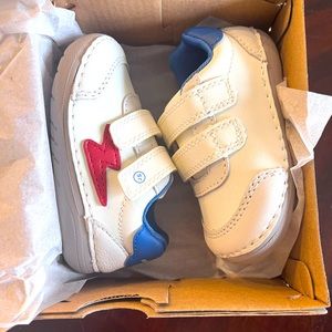 Brand new stride rite size 4 extra wide